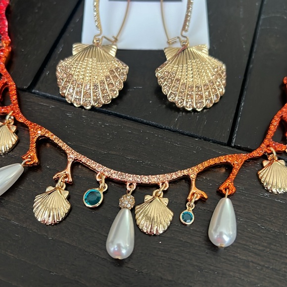 Betsey Johnson Coral and Gold Shell Necklace Set - Picture 5 of 9